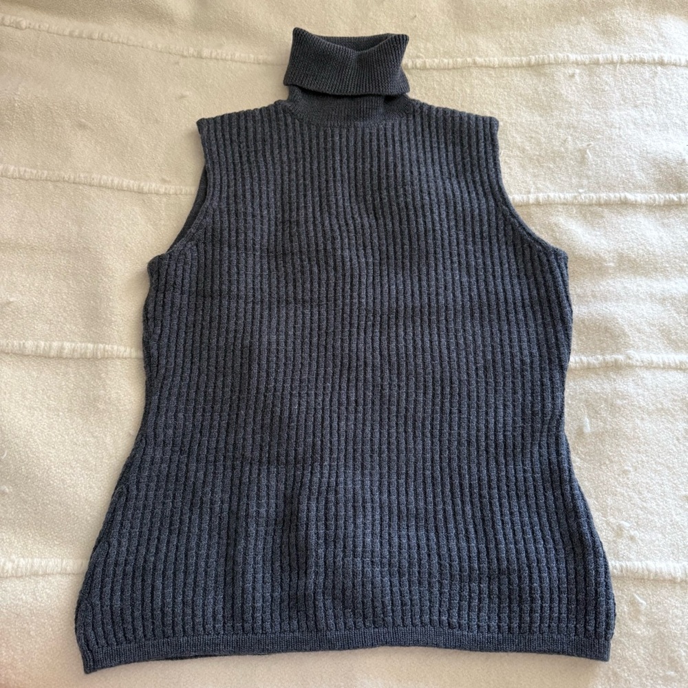 Carlisle Collection | Sleeveless Ribbed Turtleneck Sweater Vest